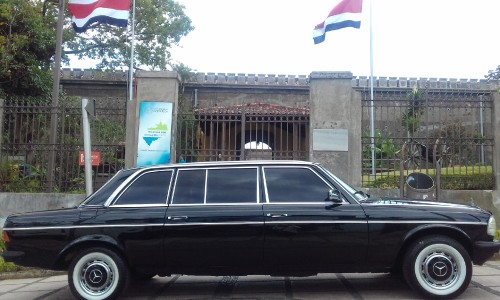LIMOUSINEMuseoNacionaldeCostaRica.jpg