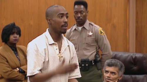 Tupac.Resurrection.2003.MULTi.1080p.BluRay-tamir.AC3-5.1.x264.mkv_snapshot_00.56.26_2025-06-29_17.38.07.jpg