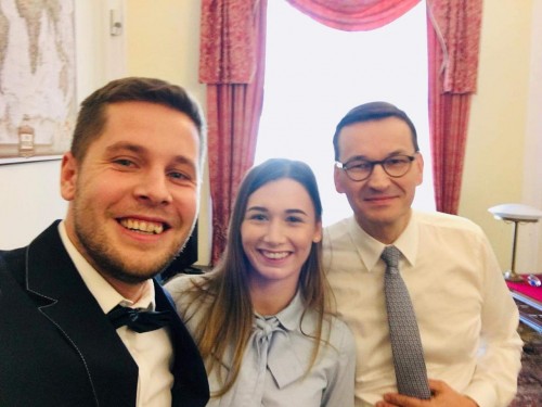 gf-dMfg-2NuE-R23L_kim-jest-para-na-ktorej-slub-zaproszenie-dostali-morawiecki-z-zona-sa-slawni-1280x960.jpg