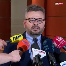 polityka619dd2.jpg