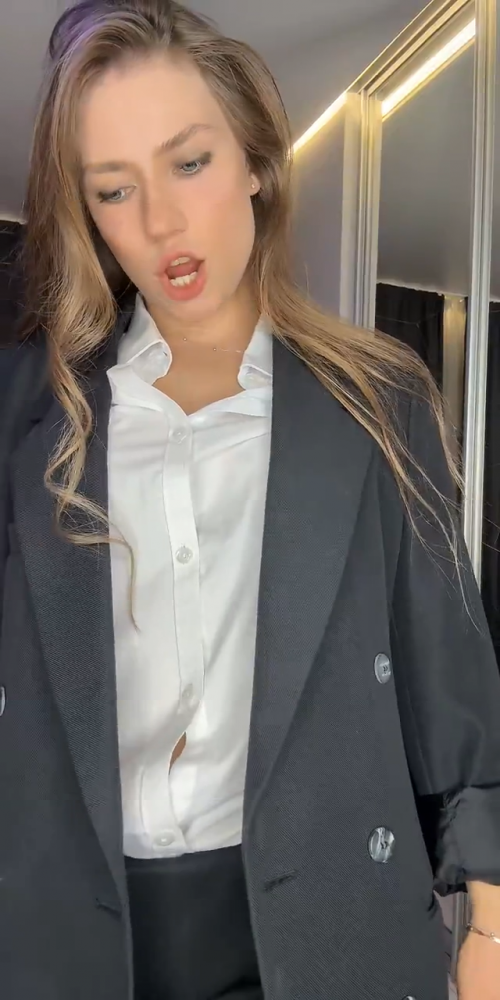 videoframe_3915957.png